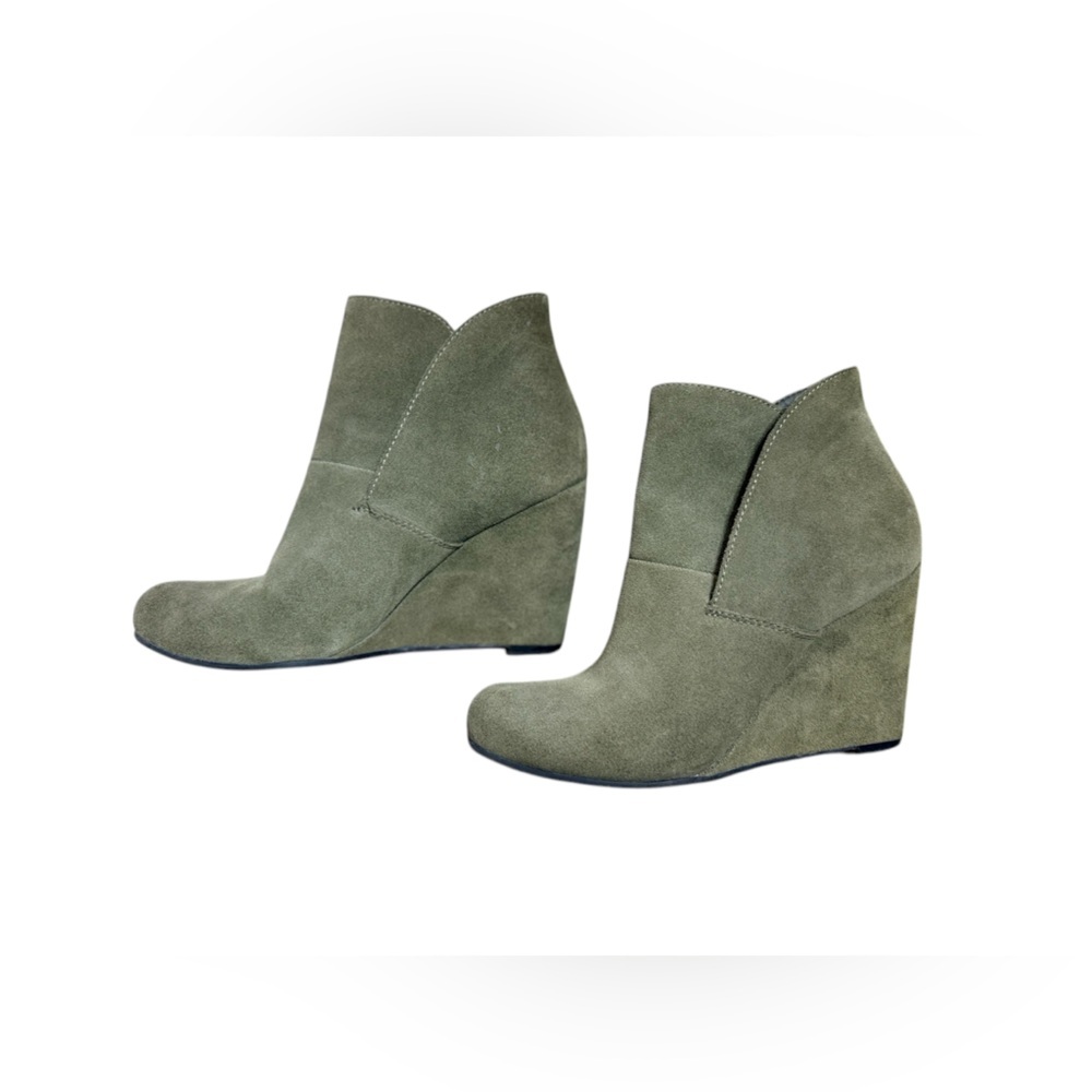 Women’s (Size 8) slip in, Suede Olive  Green Wedge Ankle Booties- EUC - Picture 2 of 6